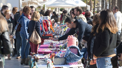 Feria de productos artesanos en el Puerto de Cartagena