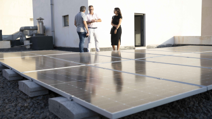 Placas solares fotovoltaicas reducirán un 25% el consumo de energía eléctrica en la Biblioteca Municipal ‘José María Artero’