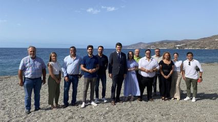 El diputado nacional del PP Carlos Rojas ha visitado la playa de Melicena