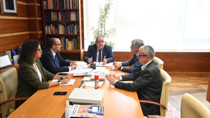 Reunión del consejero de Sanidad de la Junta de Castilla y León, Alejandro Vázquez, con diferentes instituciones bercianas