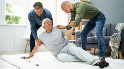 Esta es la mejor forma de prevenir la caída en los mayores de 65 años