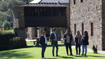 Arias visita una de las casas adheridas al Outono Gastronómico