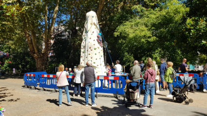 Monolito de escalada en el Campo San Francisco de Oviedo, por San Mateo 2024