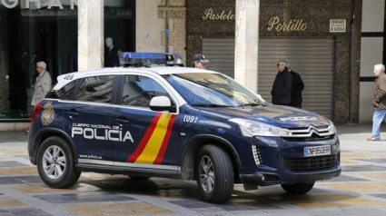 Un coche de la Policía Nacional en Palencia.