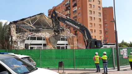 Derribo del cocherón histórico de Renfe en Lorca