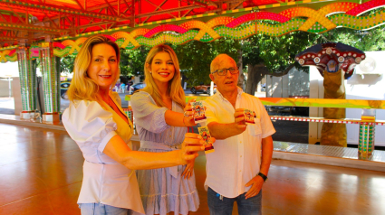 Las concejalas del Ayuntamiento de Lorca, Belén Díaz y  Mari Huertas González, junto a Rafael González, presidente de la Asociación de Feriantes de Lorca