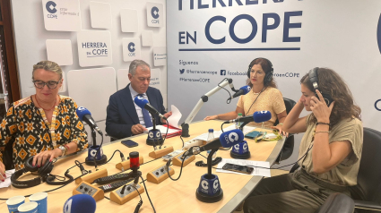 El alcalde de Sevilla, José Luis Sanz, visita la Cadena Cope