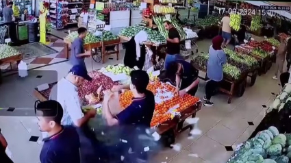 Momento de la detonación del "buscapersonas" en un supermercado en el Líbano