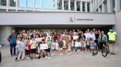 Alumnos en la consejería de fomento