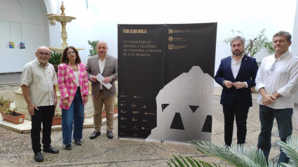 19Desde la izda. Olivares, Valderrábano, Duque, Barbancho y Obrero en la presentación de la itinerancia de la exposición 'Todo lo que brilla'.
POLITICA ANDALUCÍA ESPAÑA EUROPA CÓRDOBA CULTURA