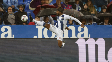 Rosier intenta controlar un balón durante el Leganés-Athletic.