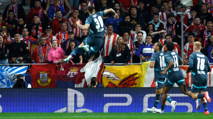 Sesko celebra el primer gol del Leipzig al Atlético de Madrid, en Liga de Campeones