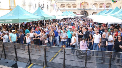 Plaza de España de Lorca, repleta de gente en la pasada edición de la feria de día