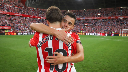 Nacho Méndez y Gaspar Campos celebran la victoria en el derbi.