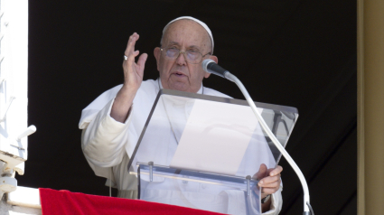 El Papa Francisco durante el rezo del Ángelus