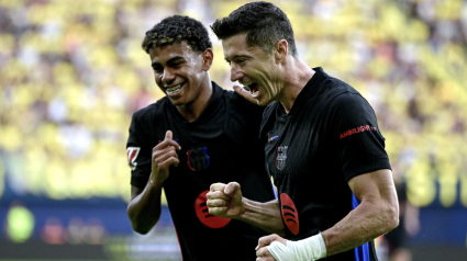 Lewandowski y Lamine Yamal celebran el 0-2 contra el Villarreal.