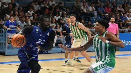 Imagen del encuentro entre el Ciudad de Huelva y el Real Betis Baloncesto.