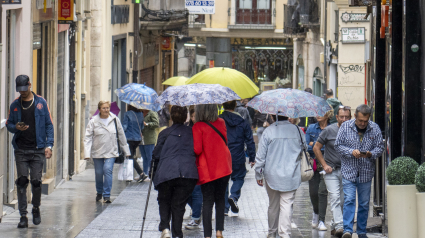 Vista de la lluvia en una calle de Teruel