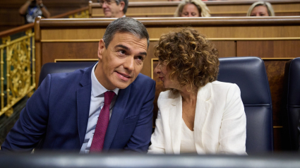 (Foto de ARCHIVO)
El presidente del Gobierno, Pedro Sánchez y la vicepresidenta primera y ministra de Hacienda, María Jesús Monetero, durante una sesión de control al Gobierno, en el Congreso de los Diputados, a 18 de septiembre de 2024, en Madrid (España). Durante la sesión de control, el PP, Vox y ERC hacen preguntas sobre cómo afronta el nuevo curso político, la continuidad de la legislatura o la inmigración irregular. Además, varios ministros tendrán que rendir cuentas sobre la crisis migratoria y el debate sobre financiación autonómica, dos temas que por segunda semana consecutiva vuelven a protagonizar el Pleno de esta semana.

Jesús Hellín / Europa Press
18 SEPTIEMBRE 2024;VOX;ERC;PP;SESIÓN DE CONTROL;PARON ESTIVAL
18/9/2024