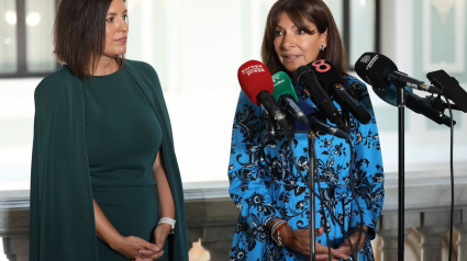 Anne Hidalgo, alcaldesa de París, junto a la alcaldesa de San Fernando, Patricia Cavada.

NACHO FRADE - EUROPA PRESS