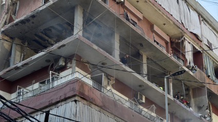 Trabajos de rescate en un edificio tras el ataque israelí en Beirut