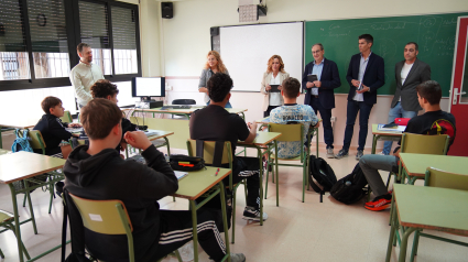 Entrega de las agendas escolares de al DPH en el IES Montes Negros de Grañén