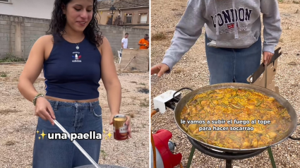 La joven que hace la paella