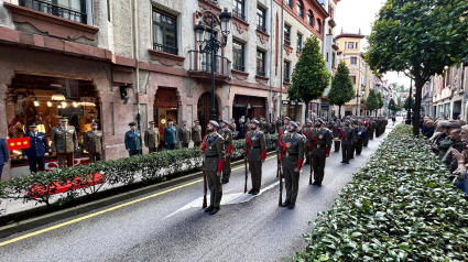 Desfile militar en Oviedo