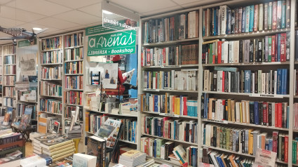 Estanterías en la librería Arenas