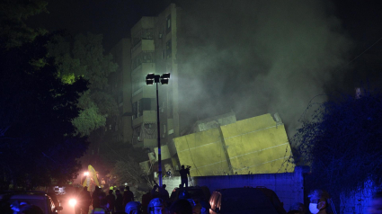 Columnas de humo tras el ataque de Israel en Danieh, Beirut (Líbano)