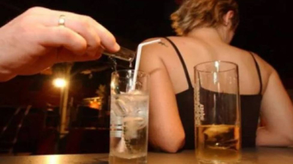 Las pulseras "Centinela" detectan posibles drogas en las bebidas