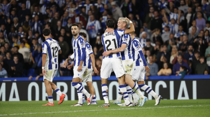 Oskarsson celebra su doblete y el tercer gol de la Real Sociedad