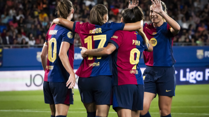 Las futbolistas del Barcelona celebran uno de los diez goles contra el Granada.