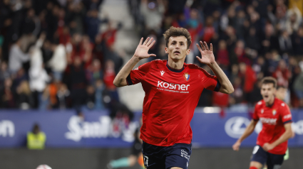 Budimir celebra su gol al Barcelona, segundo en su cuenta de la temporada.