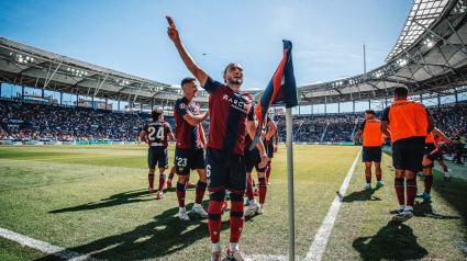 Los jugadores del Levante celebran uno de los goles ante el Almería