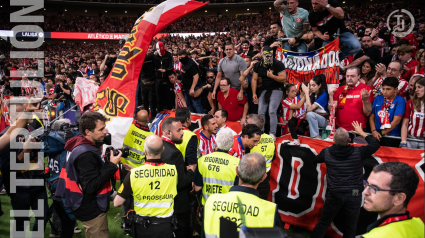 La afición del Atlético de Madrid en el derbi; en el  Tertulión (Cordon Press)