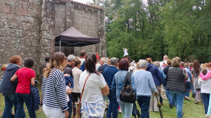 Participantes este domingo en la romeria del Eume