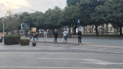 Gente esperando por un taxi en A Coruña