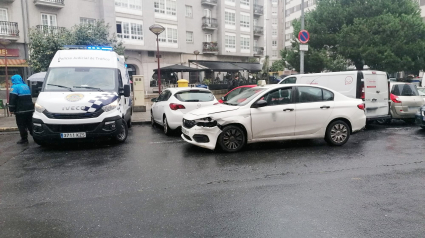 Uno de los vehículos que colisionó fue un taxi