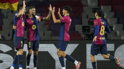 Los jugadores del FC Barcelona celebran el cuarto gol