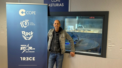 Alejo Stivel en los estudios de COPE Asturias