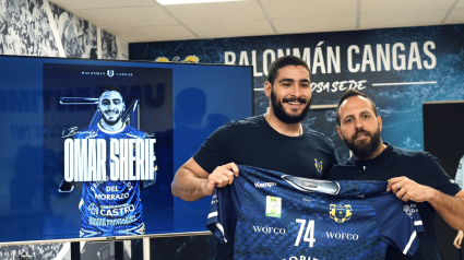 Omar Sherif posa junto a Nacho Moyano en su presentación