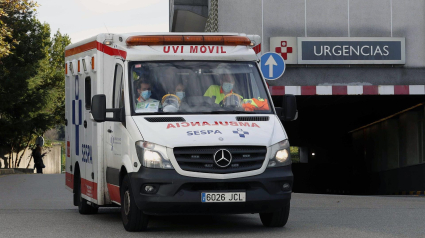 Una ambulancia, en el servicio de Urgencias de Cabueñes, en Gijón