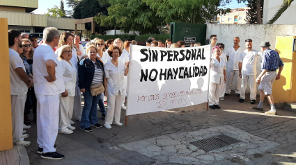 Trabajadores de la residencia Domingo Sastre durante su protesta