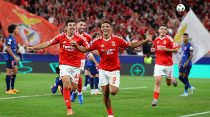 Alexander Bah celebra el tanto marcado por el Benfica al Atlético de Madrid en la Liga de Campeones