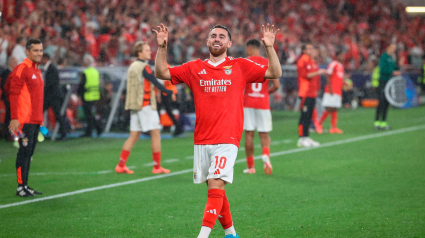 Kokçu celebra el cuarto gol del Benfica al Atlético de Madrid en la segunda jornada de la Liga de Campeones