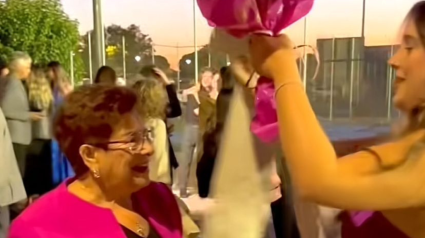 La joven de Tenerife con su abuela