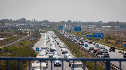 Atascos interminables en las carreteras de la provincia de Cádiz