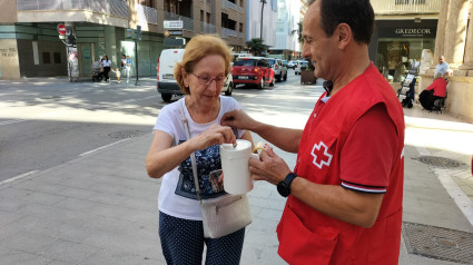 Los lorquinos han vuelto a mostrar su solidaridad, apoyando a Cruz Roja en el "Día de la Banderita"