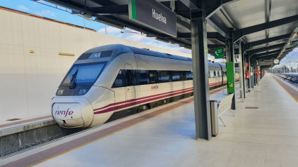 Tren en la estación de Huelva.

RENFE
13/6/2024